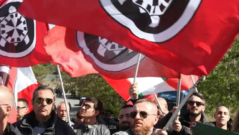 manifestanti di casapound