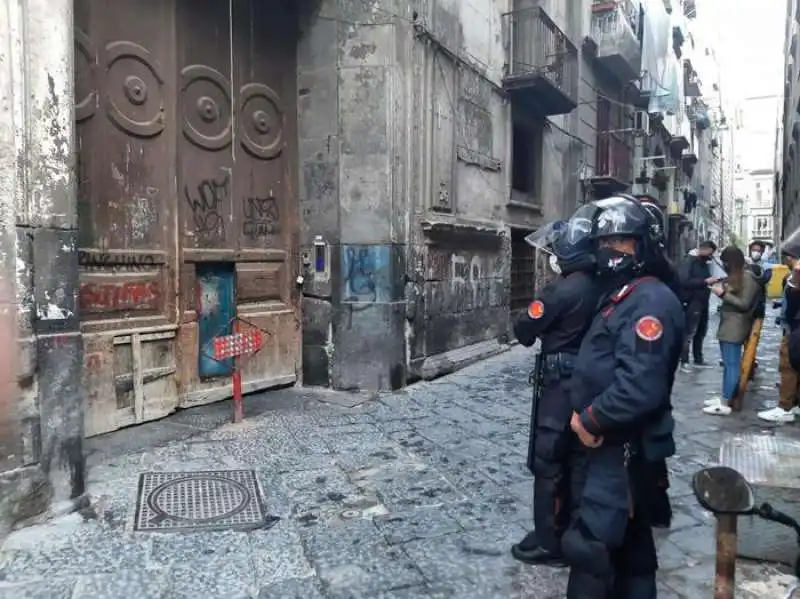 napoli, blitz dei carabinieri contro il clan sibilio 