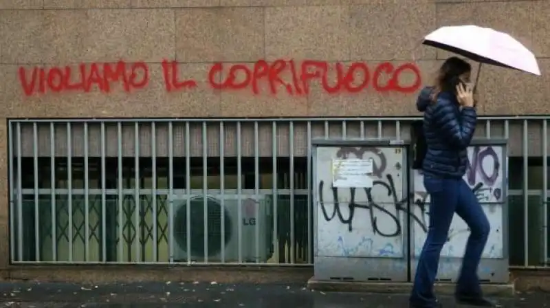 protesta coprifuoco