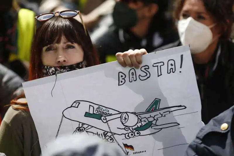 protesta dei dipendenti alitalia