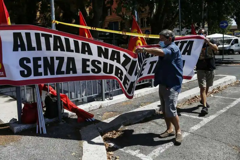 protesta lavoratori alitalia