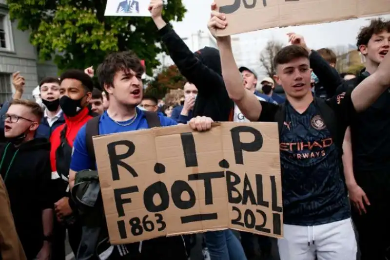 PROTESTE MANCHESTER CITY