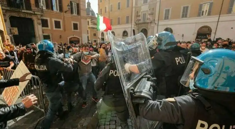 scontri a montecitorio 