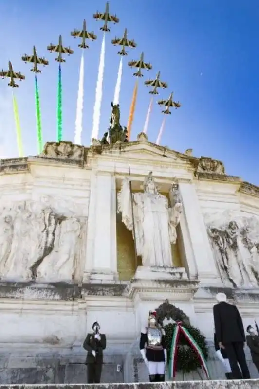 sergio mattarella all altare della patria 