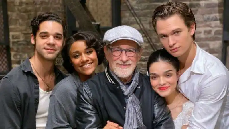 SPIELBERG E IL CAST DI WEST SIDE STORY