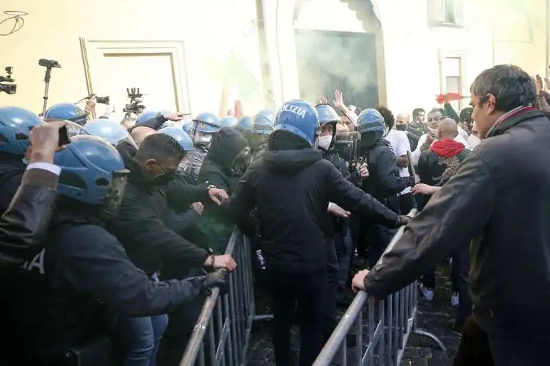 tensioni a montecitorio  alla protesta dei ristoratori e partite iva 7