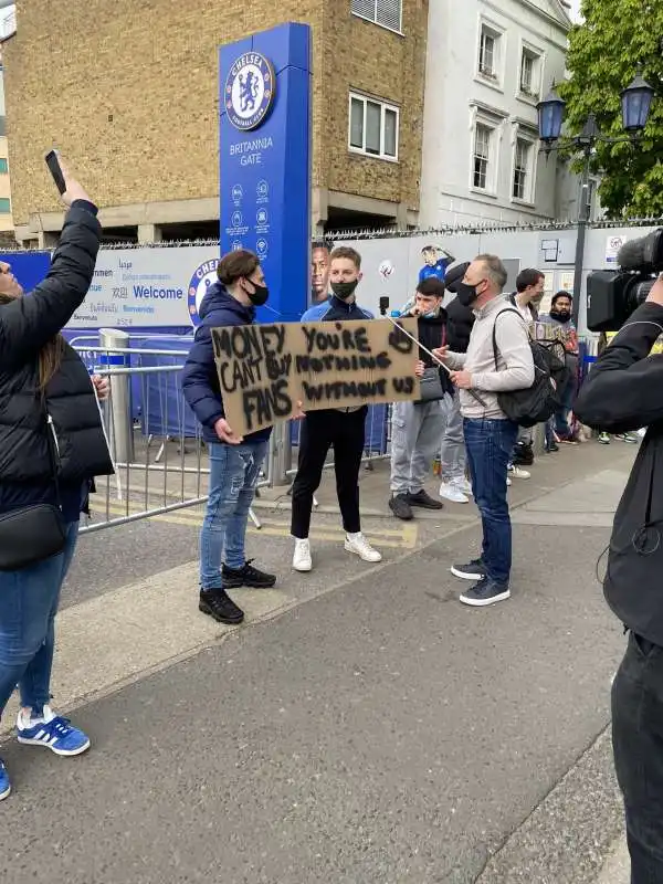 tifosi chelsea fuori stamford bridge