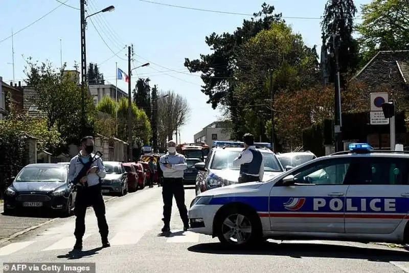 tunisino uccide funzionaria di polizia in francia 5