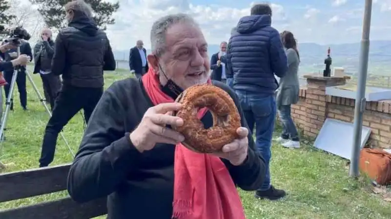 vissani protesta sotto casa di draghi