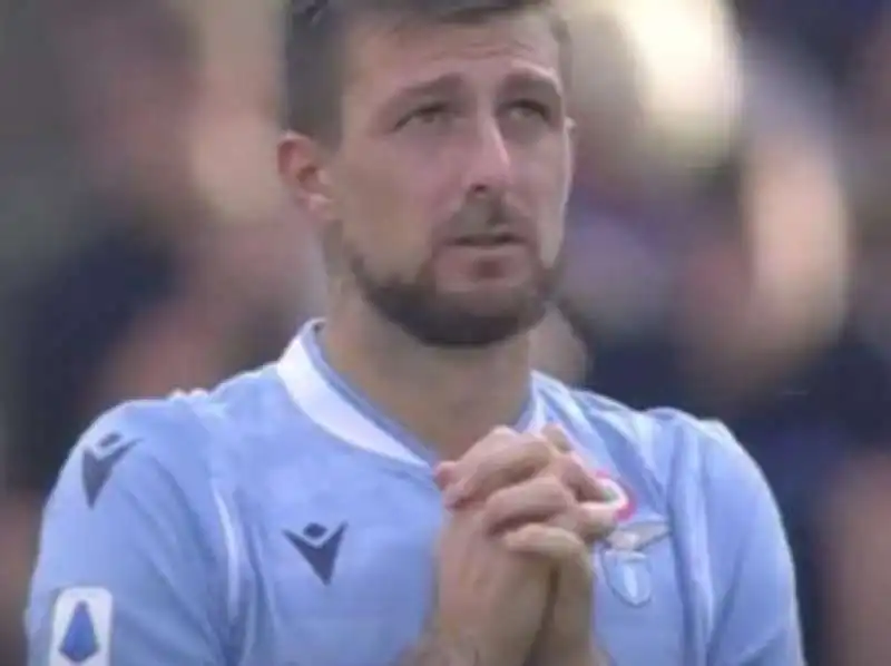 acerbi prega in campo 