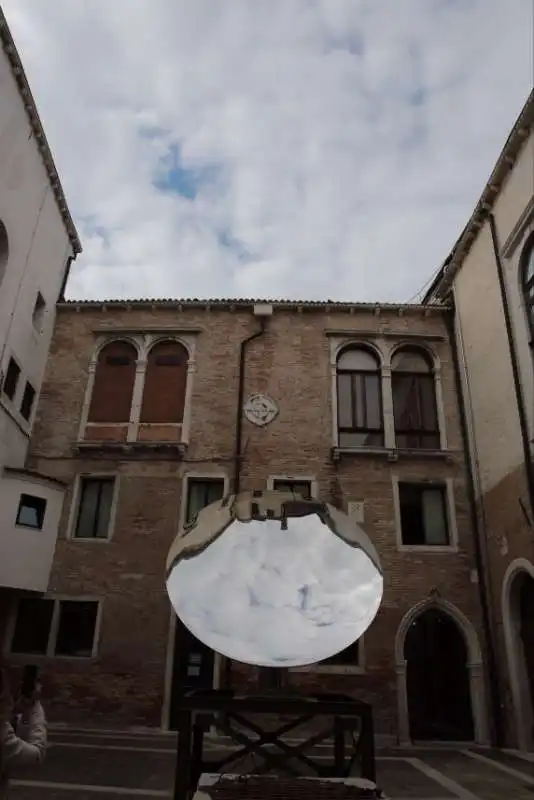 Anish Kapoor - Galleria Accademia 01