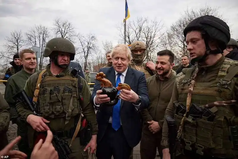 Boris Johnson e Volodymyr Zelensky 3