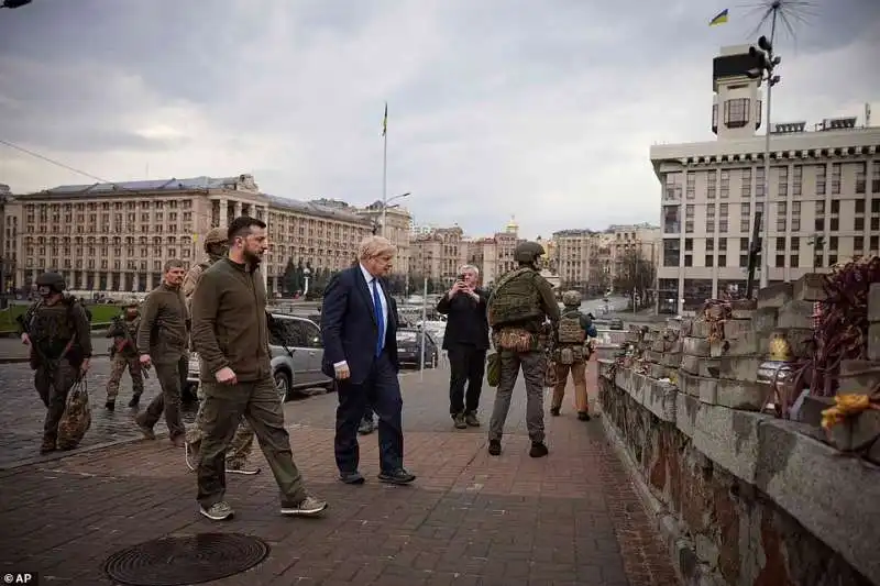 Boris Johnson e Volodymyr Zelensky 4