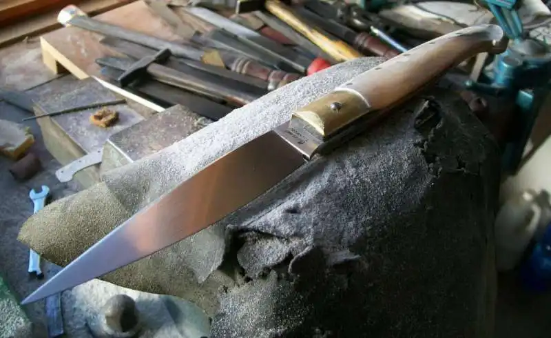 Coltello in acciaio 3