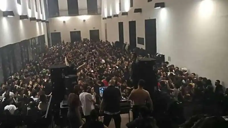 festa abusiva all universita statale di milano 