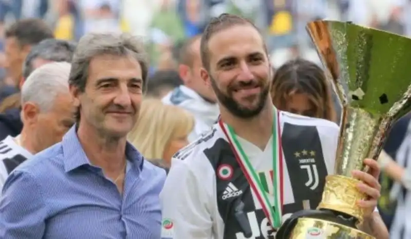 GONZALO HIGUAIN E IL PADRE JORGE 