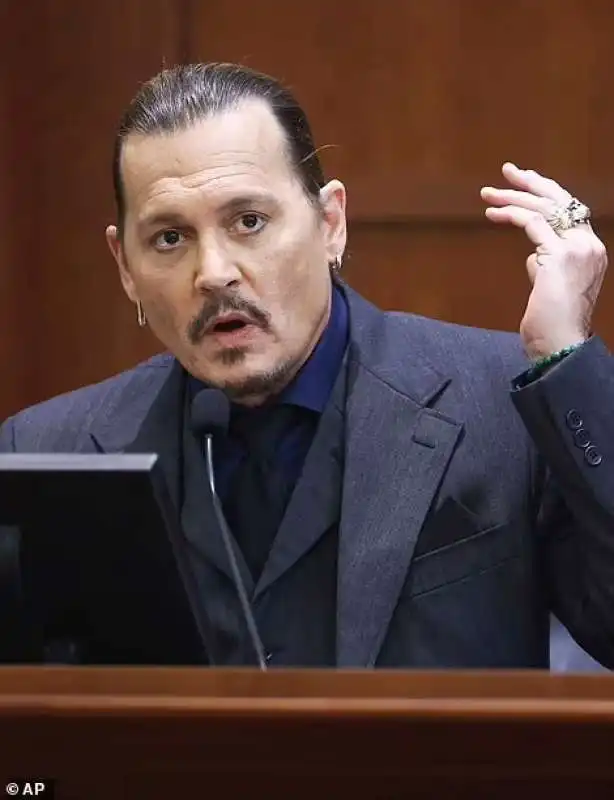 Johnny Depp durante il processo in Virginia