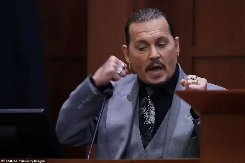 Johnny Depp durante la sua testimonianza 2