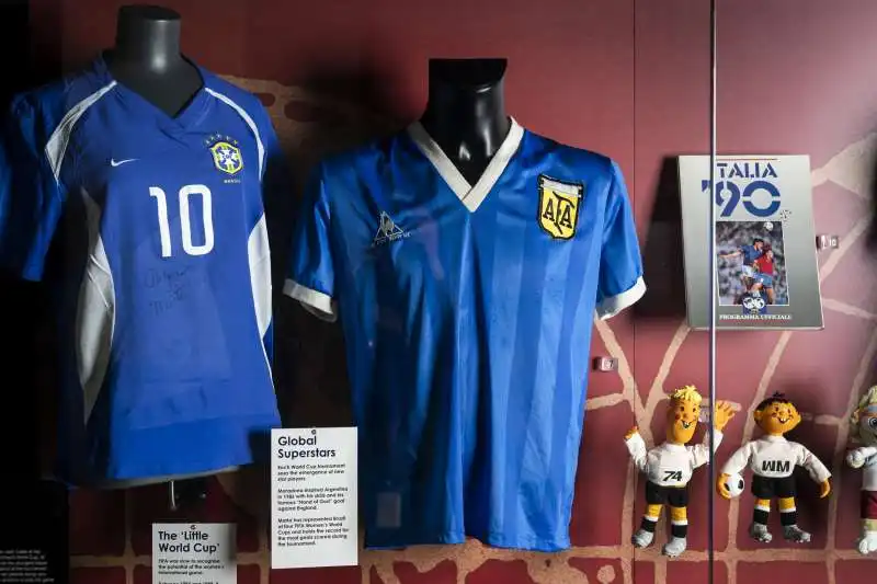 la maglia dell argentina indossata da maradona a messico 1986