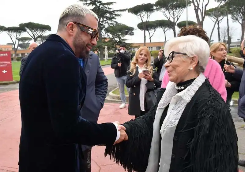 luca tommassini saluta anna fendi  foto di bacco