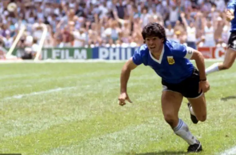 maradona contro l inghilterra 