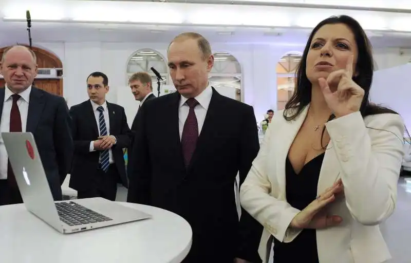 margarita simonyan e vladimir putin 2