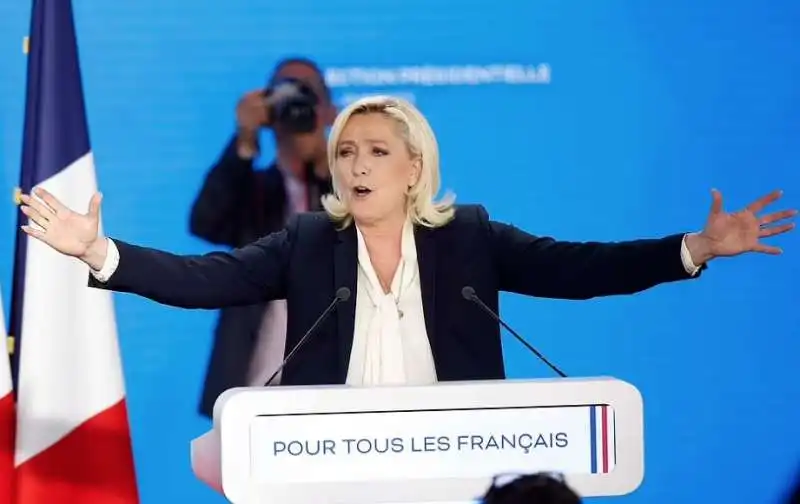 marine le pen dopo la sconfitta 