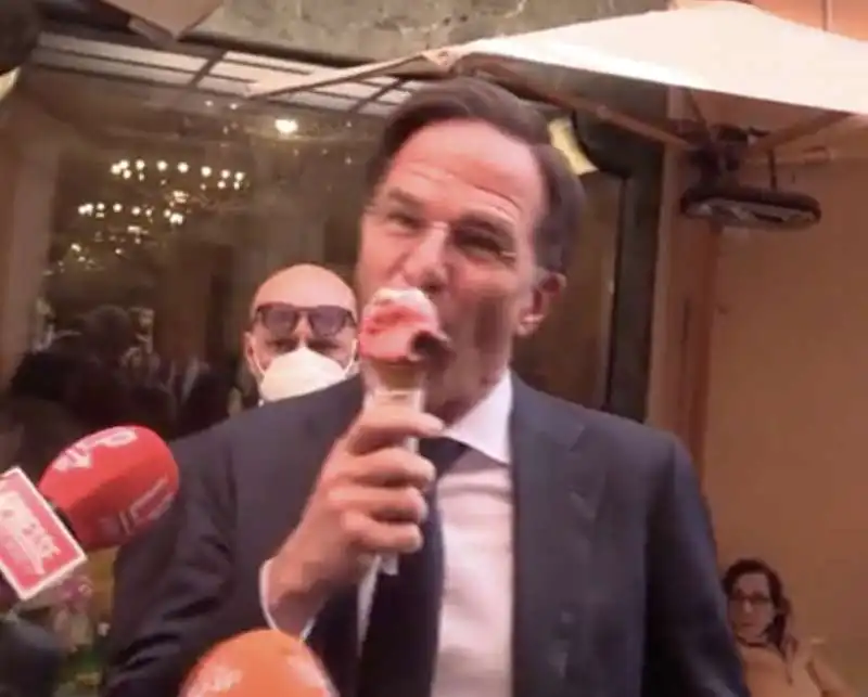 mark rutte mangia un gelato a roma   2