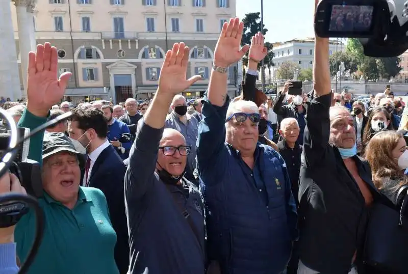 saluto nostalgico per donna assunta almirante (2)