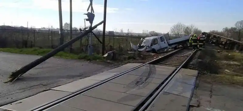 SCONTRO TRA TRENO E FURGONE IN UNGHERIA 