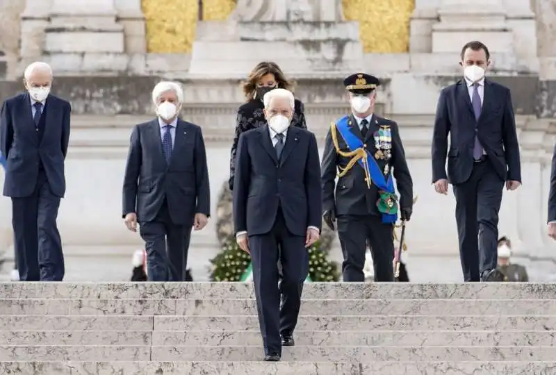 sergio mattarella all altare della patria   25 aprile 2022   2