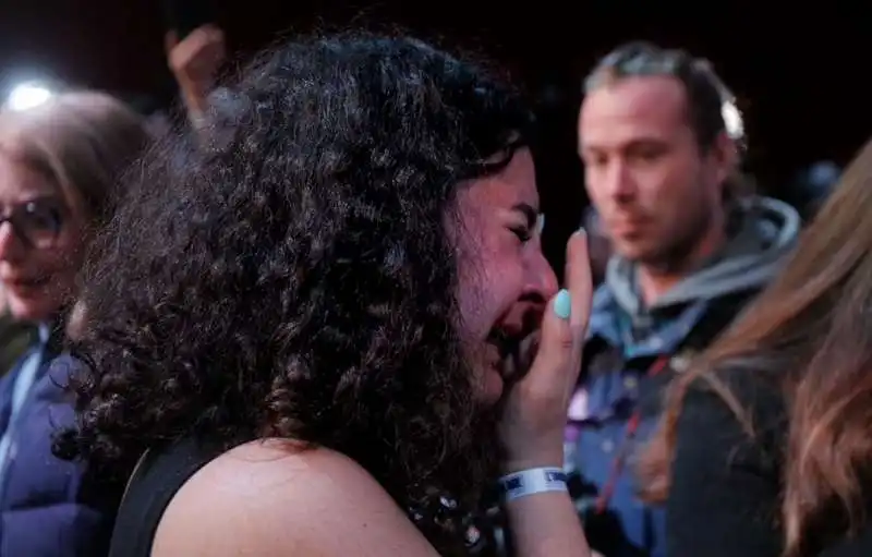 supporter di melenchon in lacrime