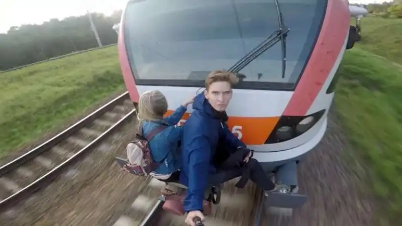 train surfing 3