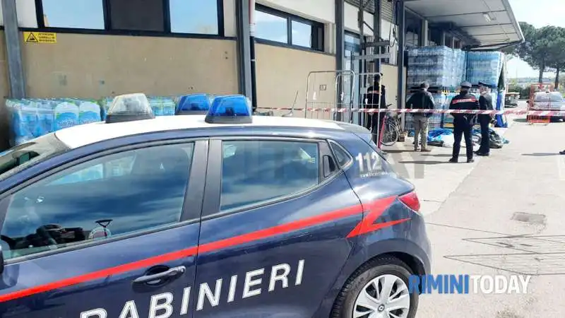 Umberto Sorrentino MORTO SCHIACCIATO MENTRE RUBAVA DELLE BOTTIGLIE D ACQUA 