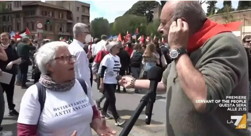 vauro e la manifestante