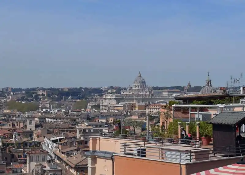 vista panoramica dalla terrazza dell hotel de la ville