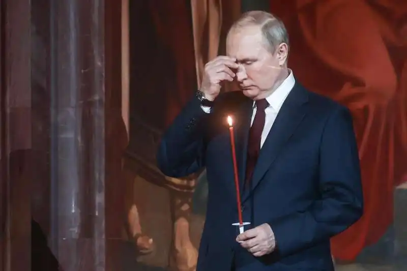  vladimir putin alla veglia di pasqua a mosca 2