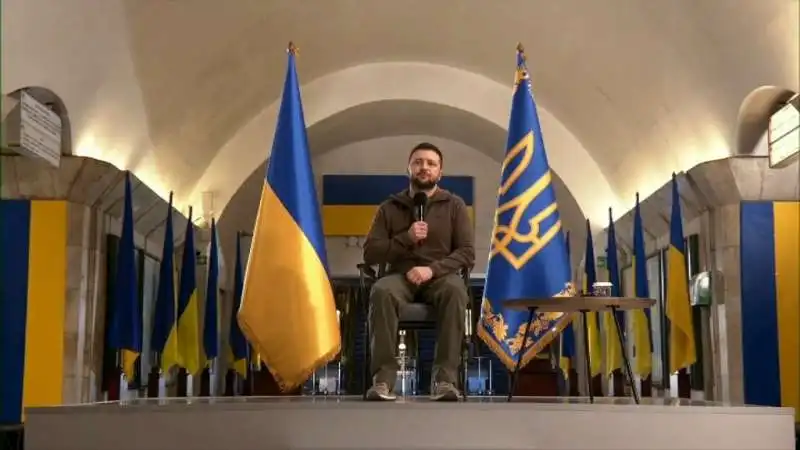 VOLODYMYR ZELENSKY - CONFERENZA STAMPA NELLA METROPOLITANA DI KIEV 