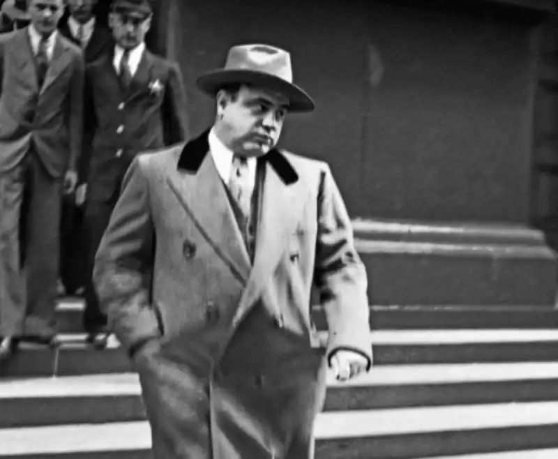 al capone con il borsalino