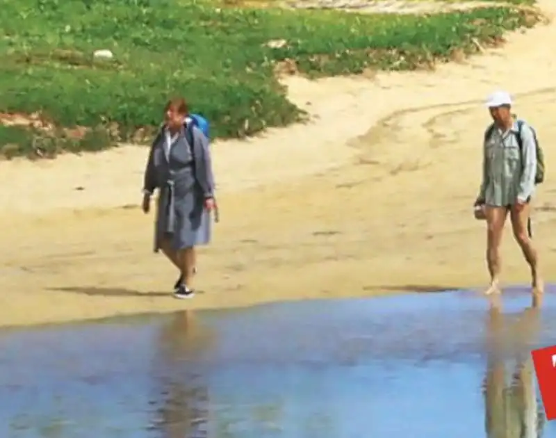 angela merkel in vacanza a fuerteventura con il marito joachim sauer 1   foto chi