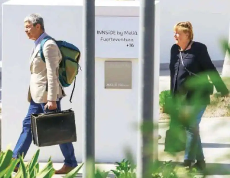 angela merkel in vacanza a fuerteventura con il marito joachim sauer 2   foto chi