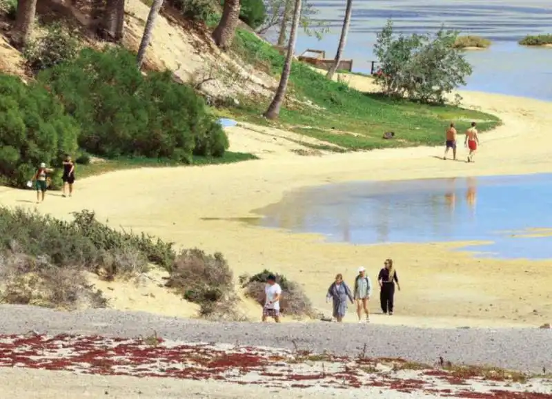 angela merkel in vacanza a fuerteventura con il marito joachim sauer 6   foto chi