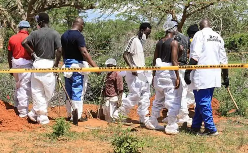 cadaveri in fosse comuni in kenya 6