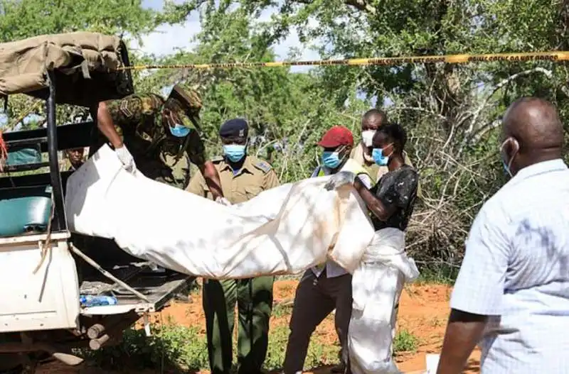 cadaveri in fosse comuni in kenya 9