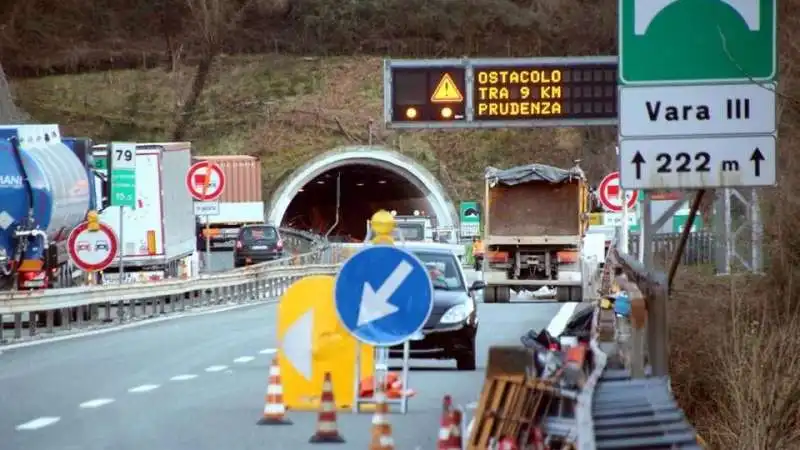 CANTIERE AUTOSTRADALE IN LIGURIA