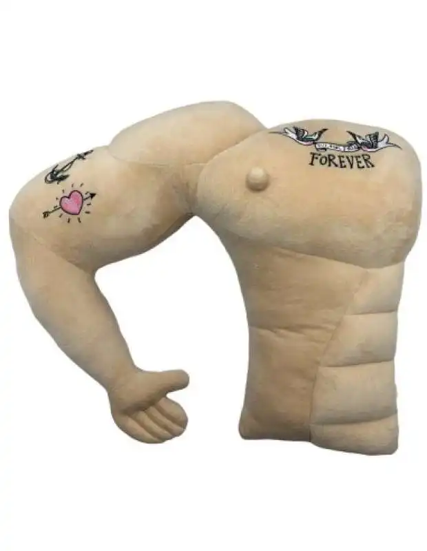 cuscino fidanzato tatuato