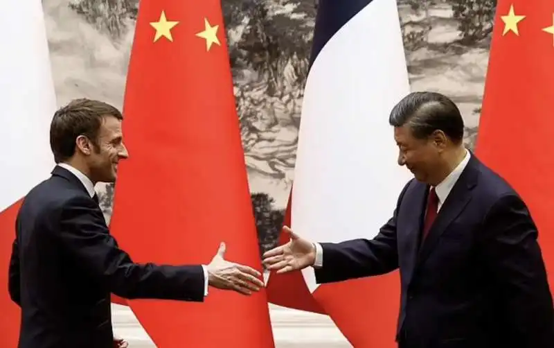 EMMANUEL MACRON E XI JINPING A PECHINO 