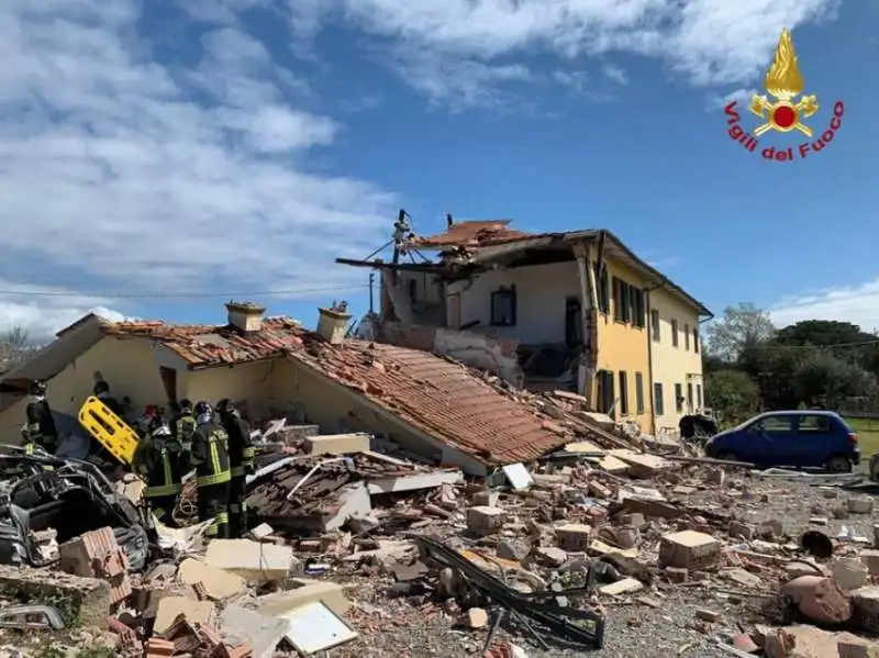 esplosione in una casa a montecarlo (lucca)   4