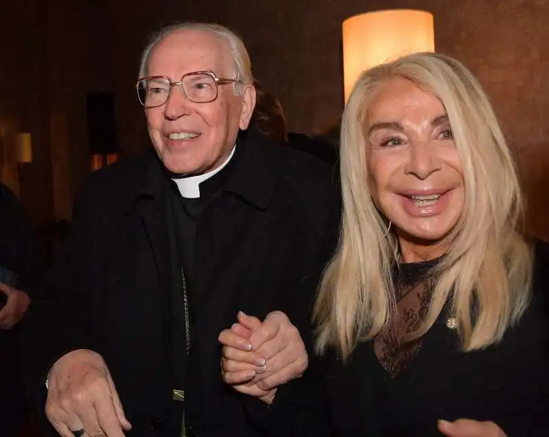 il cardinale giovanni battista re e francesca lo schiavo  foto di bacco