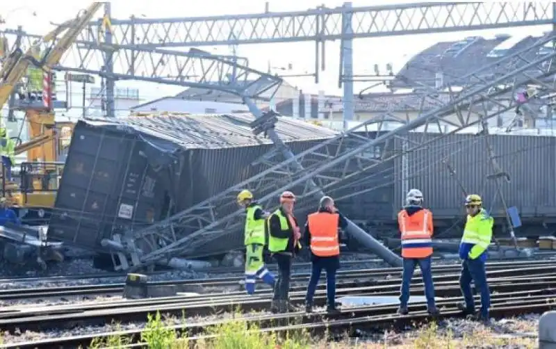 il treno merci deragliato a firenze